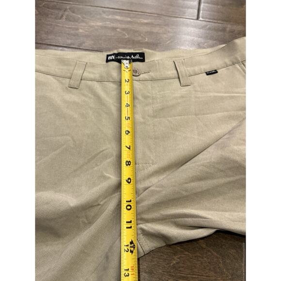 Travis Mathew Mens Tan Chino Golf Shorts Stretch Wrinkle Resistant Size 35 - Picture 7 of 8